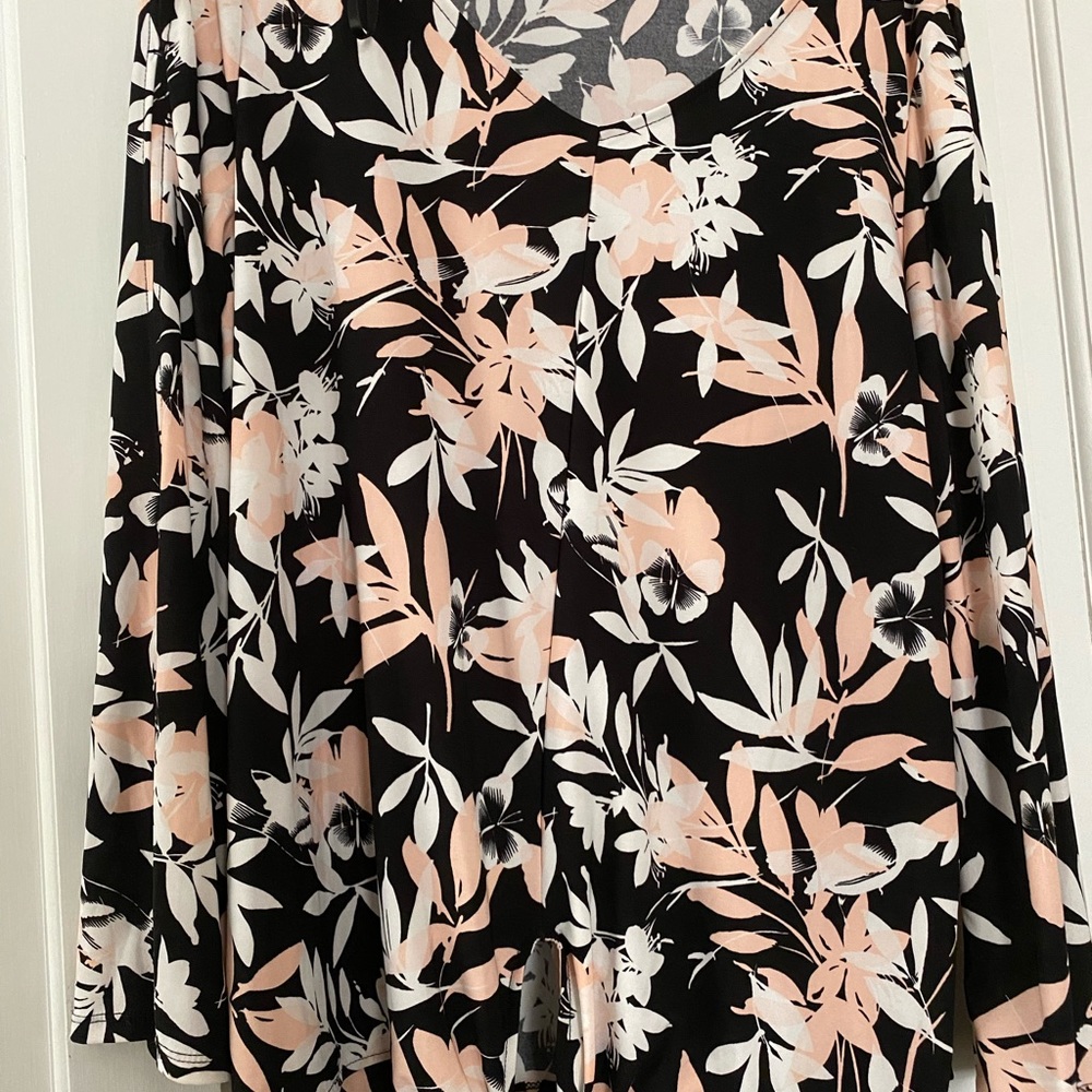 Roz and Ali long sleeved top NWOT